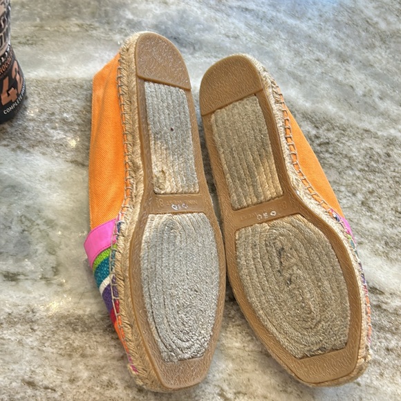 Nine West 81/2 worn but like new. - Picture 7 of 8